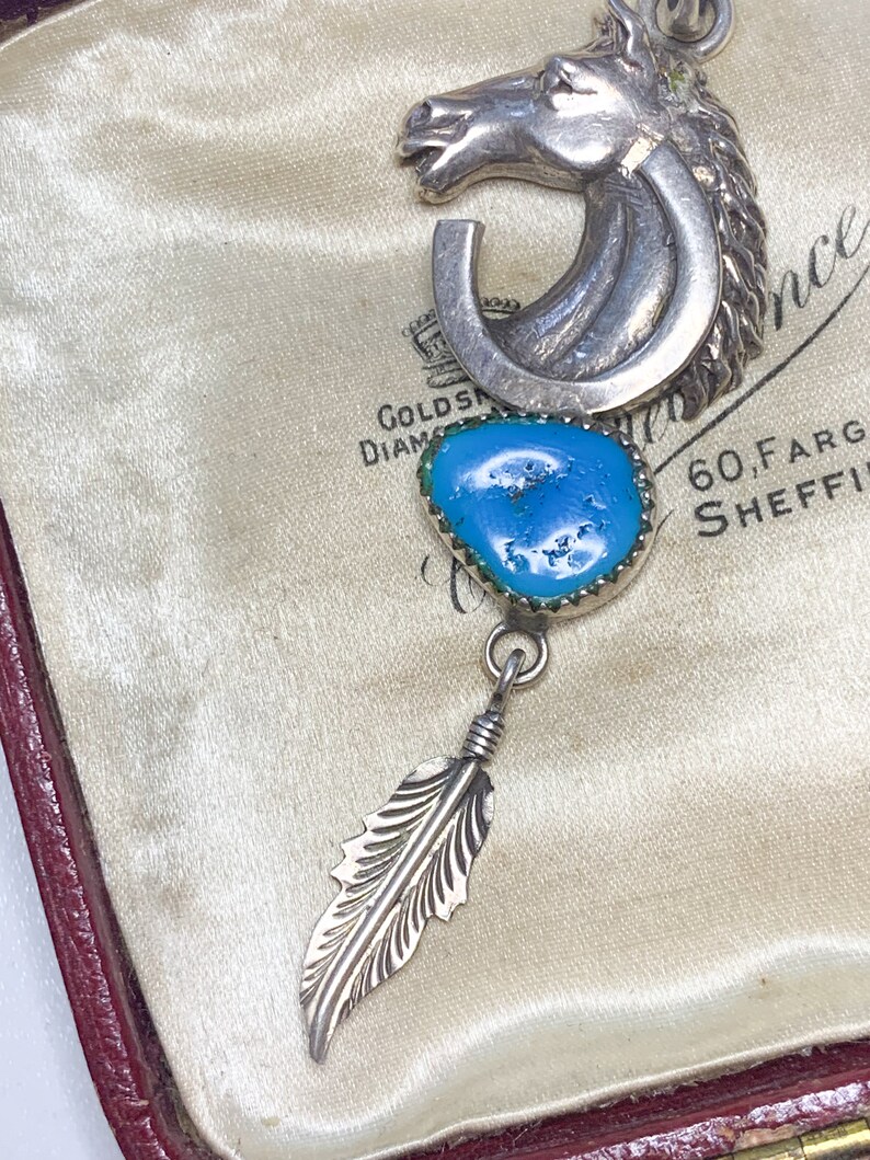 Ciondolo vintage a forma di cavallo in argento sterling: ferro di cavallo equestre, piuma, pietra blu immagine 6