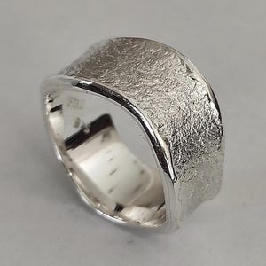 Golfvormige ring van gesmolten sterlingzilver: rustieke, organische trouwring, handgemaakte organische sieraden