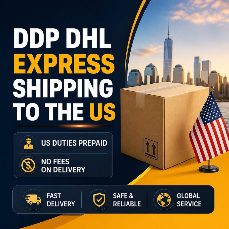 Puede incluir: Una caja de env&iacute;o de cart&oacute;n marr&oacute;n se encuentra junto a una peque&ntilde;a bandera estadounidense. El texto dice DDP DHL EXPRESS SHIPPING TO THE US, US DUTIES PREPAID, NO FEES ON DELIVERY, FAST DELIVERY, SAFE & RELIABLE y GLOBAL SERVICE sobre fondo azul.