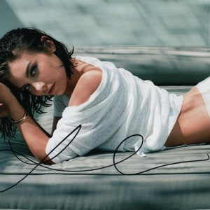 Lauren Cohan signed autographed 8x10 photo