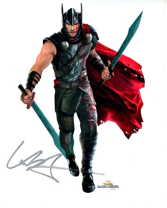 クリス・ヘムズワースがサインした8x10のアベンジャーズ・ソーの写真