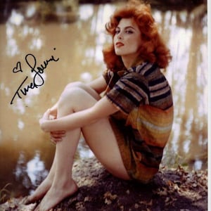 Gesigneerde gesigneerde foto van 8 x 10 door Tina Louise