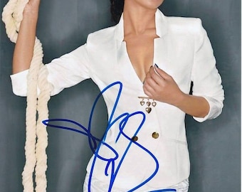 Priyanka Chopra signed autographed 8x10 photo