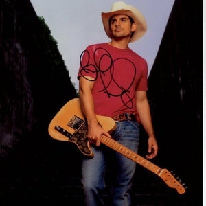 Brad Paisley assinou foto autografada 8x10