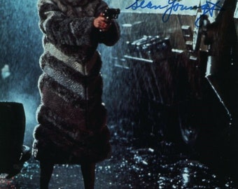 ショーン・ヤングのサイン入り8x10ブレードランナーレイチェル写真