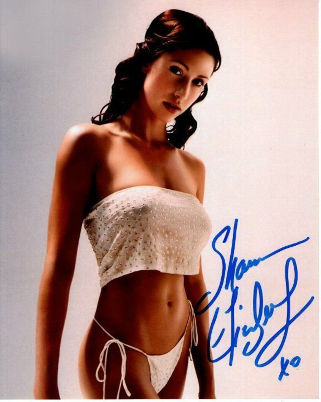 Shannon elizabeth in a bikini