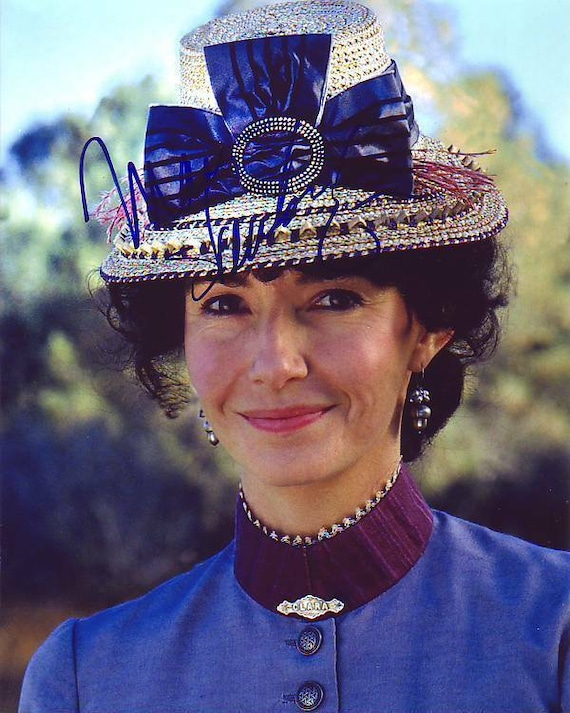 Mary Steenburgen actress signed Back to the Future 8x10 photo proof COA STAR Mary Steenburgen actress signed Back to the Future 8x10 photo proof COA STAR