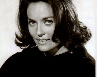 Lee Meriwether signed autographed 8x10 photo