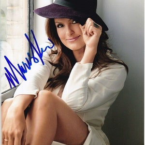 Mariska Hargitay signed autographed 8x10 photo