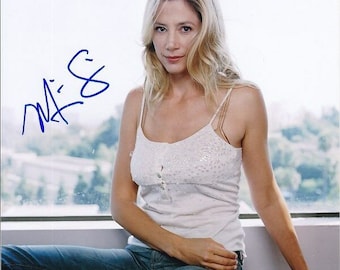 ミラ・ソルヴィノのサイン入り写真（ホログラム証明書付き） - Etsy 日本