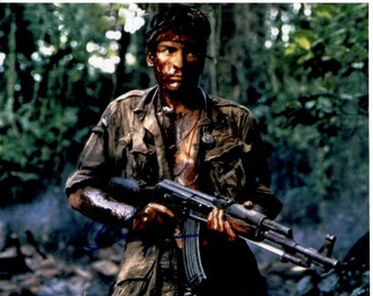 チャーリー・シーンのサイン入り11 x 14写真（ベケット認証済み