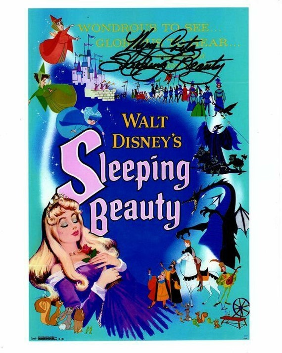 メアリー・コスタのサイン入り8x10ディズニー眠れる森の美女の写真 