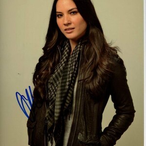 Olivia munn signed autographed photo