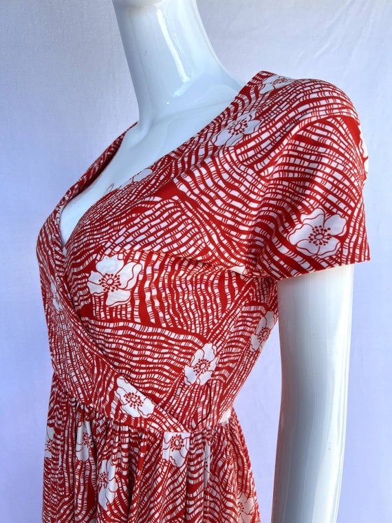 60s/70s Floral Waves Red A-line Dress - image 4