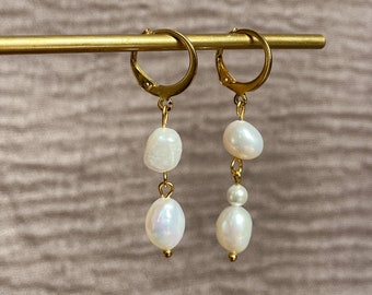 Irregular brass and pearl earrings, gift for her, elegant style, wedding jewellery, unique earrings