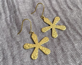 Minimalist hammered brass earrings, floral summer earrings, gift for her