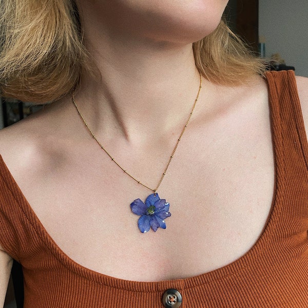 Preserved flower pendant necklace, resin jewellery, natural dry flowers, Victorian style jewellery