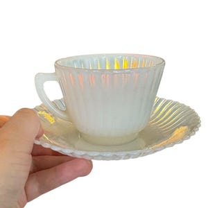 MacBeth Evans Petalware Monax Opalescent White Theekop en schotelset vintage