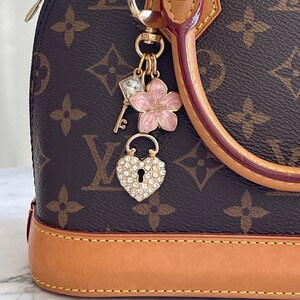 Hardware Protector for Large Zipper Pull on Louis Vuitton Bags