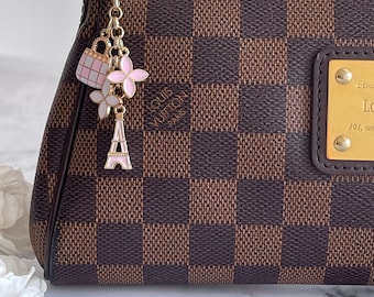 Paris Theme Purse Charm: Pink Eiffel Tower Pochette Accessory