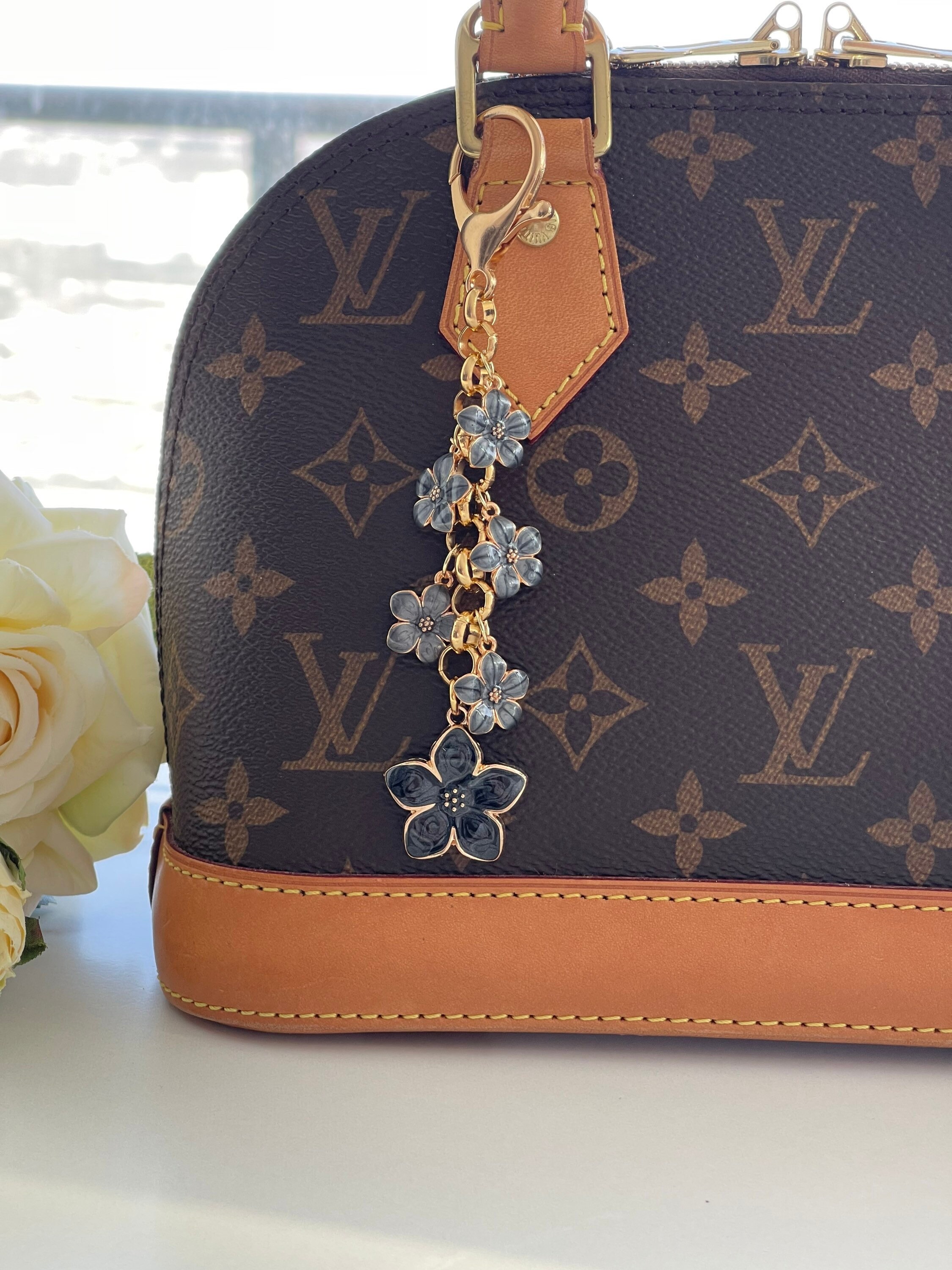 RAREAUTH Pre-owned LOUIS VUITTON Monogram Cherry Blossom Accessory