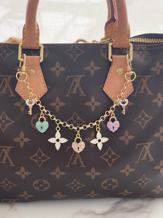 アクセサリー Lucky Bag Charm 793620C01_RGB.jpg?sw=1200&sh=