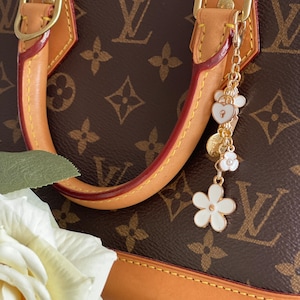Mini White Floral Pochette/Purse Charm .Price includes taxes,tariffs,shipping. Beautifully gift wrapped