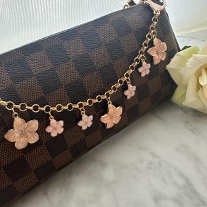 Rosa Kirschblüte Geldbörse Charme: Gold Kette Tasche Zubehör .Preis beinhaltet Steuern, Zölle, Versand. Wunderschön als Geschenk verpackt