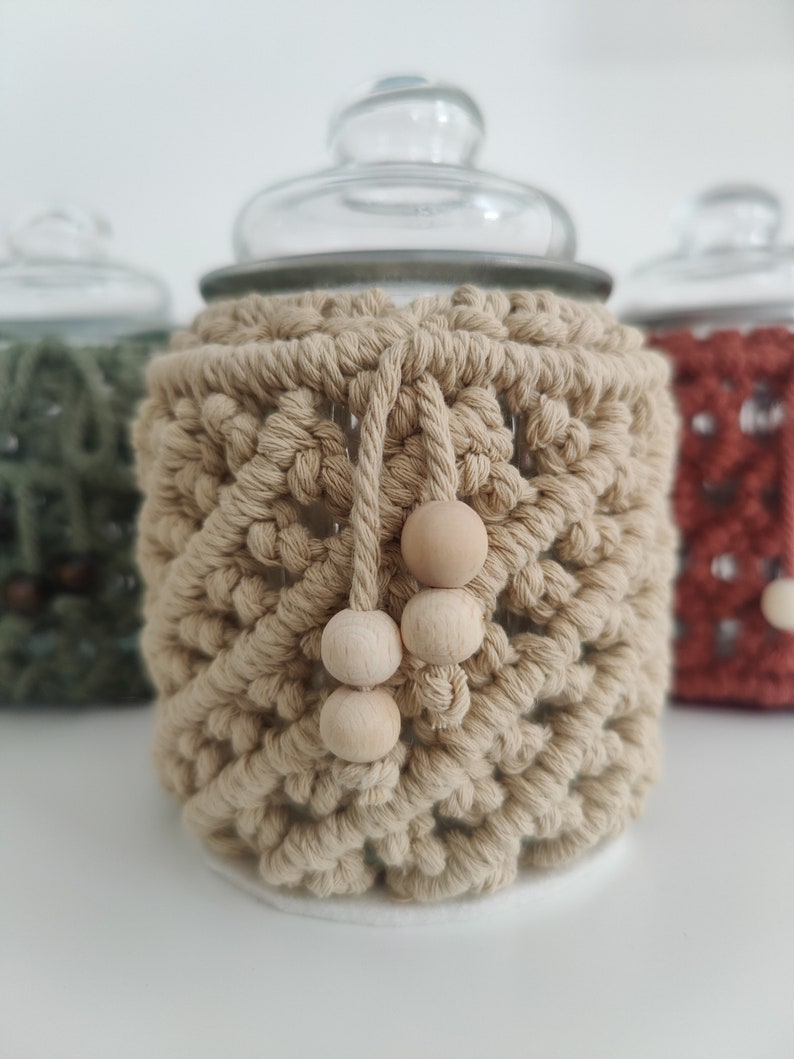 Macrame box with glass lid vanille