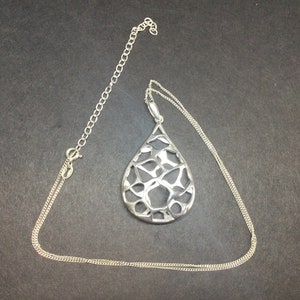 Silver pendant necklace