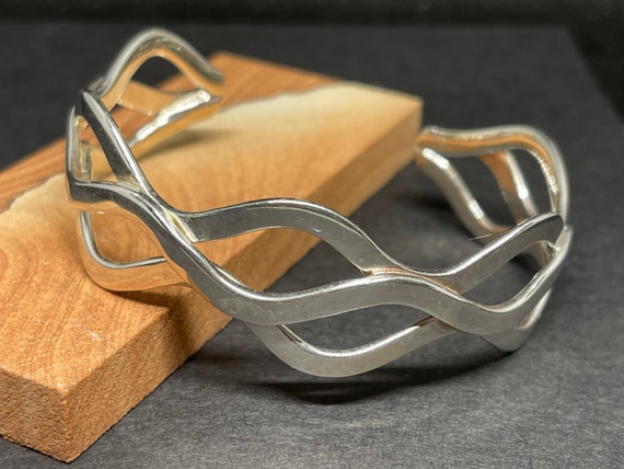 シルバークロスオーバーバングル - Etsy 日本