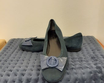 Women's Leather Navy Suede Flats Made in Italy Size 39 *Minimally Worn*