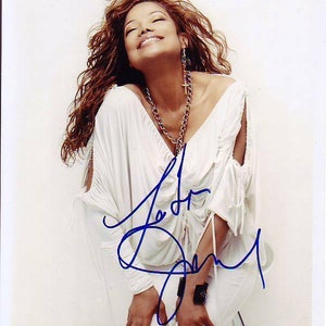 La toya jackson signed autographed 8x10 photograph ( sister of michael )