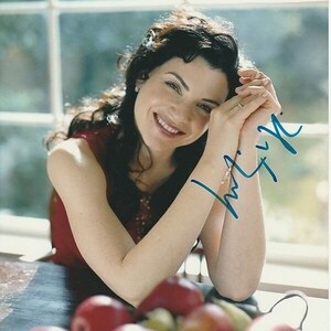 Julianna margulies signed autographed 8x10 photograph