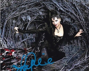 Lana Parrilla autographed 8x10 once upon a time regina evil queen photograph