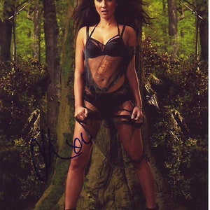 Olivia munn signed autographed 8x10 photograph