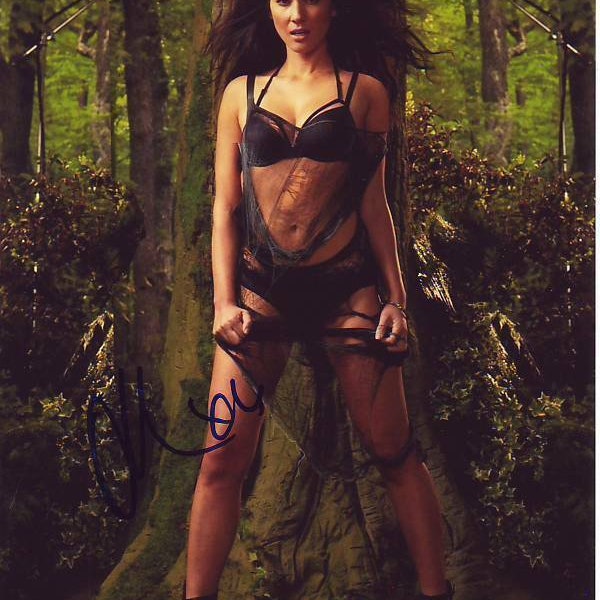 Olivia munn signed autographed 8x10 photograph