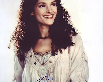 Mary elizabeth mastrantonio autographed 8x10 robin hood marian dubois photograph