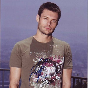 Ryan seacrest signed autographed 8x10 photograph ( american idol )