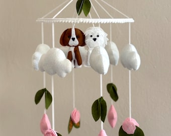 Móvil para bebé hecho a mano con perro de fieltro y flor rosa, decoración para la habitación infantil.