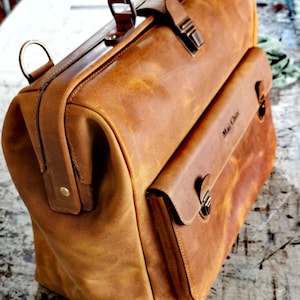 Élégance dans une sacoche de médecin en cuir de 40 cm pour le travail et les voyages, sacoche de travail à bandoulière, poignée sur le dessus pour sac de médecin pour lui ou elle, sac de travail