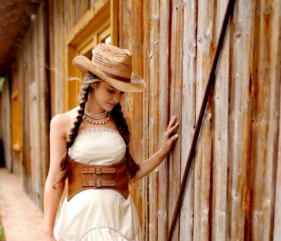 Vintage Glamour Meets Edgy Style: Crazy Horse Leather  display picture 1
