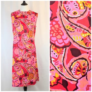 Vintage 60s Pink & Yellow Paisley Shift Dress Size M | Women&#39;s Handmade Mod Midi Dress Medium Size | 1960s Mod Era Go-Go Paisley Shift Dress