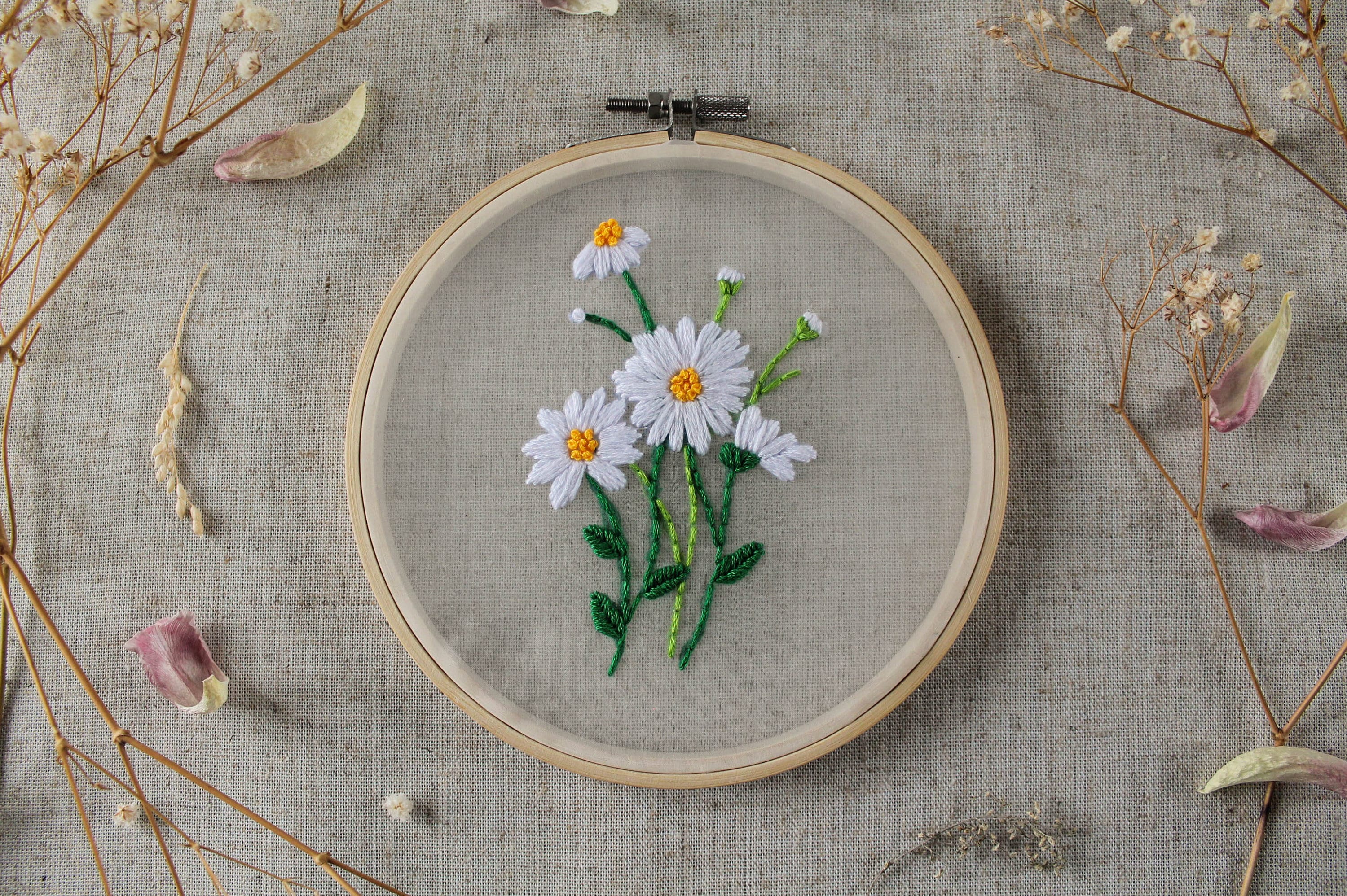 Tambourin Brodé à La Main - Marguerite