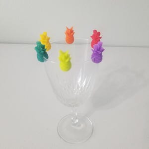 6 st. roliga ananasformade vinmarkörer för barglas, berlocker, dryckesspårare, glasglas