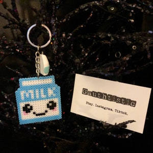 Llavero Perler de Cartón de Leche Kawaii