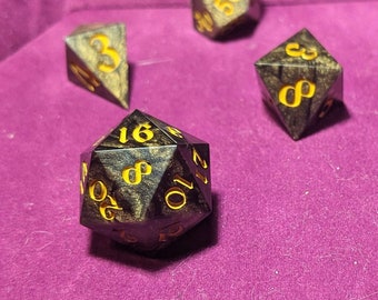 Dados D&D con temática de Gatos Guerreros (Personajes Secundarios)