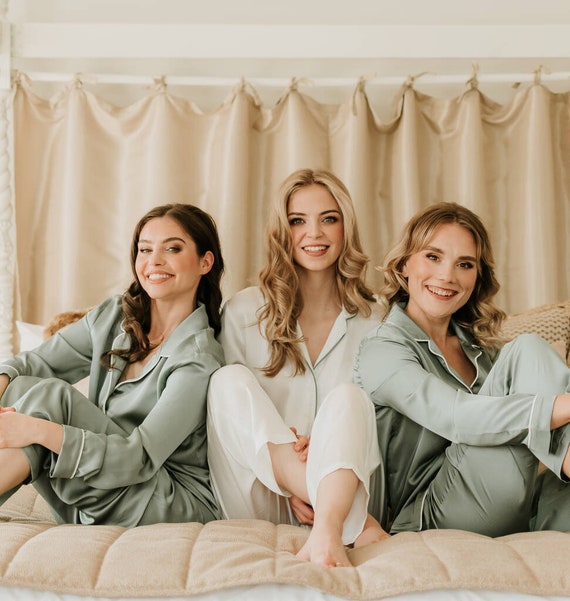 17 Sleep suits ideas  lounge wear, pajamas women, satin pajamas
