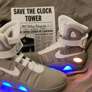 2022 Light Up Basketball Sneakers LED Mag Shoes for Men Air Shoes