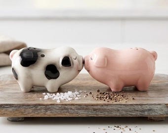 Ceramic Pig Salt & Pepper Shakers, Farmhouse Barn Kitchen Decor